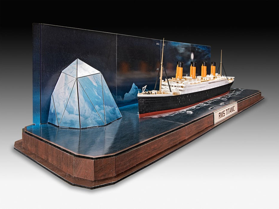 Revell 5599  1/700 Titanic With 3D Puzzle Of Iceberg