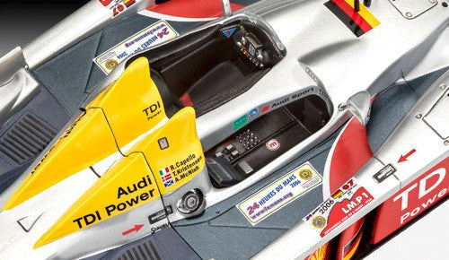 Revell 05682 GIFT 1/24 AUDI R10 TD1 LE MANS W/DIORAMA