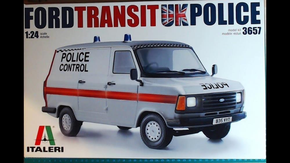 Italeri 3657 1/24 FORD TRANSIT UK POLICE