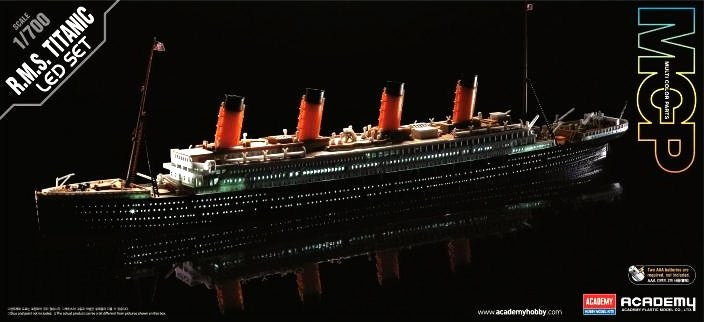 Academy 14220 1/700 TITANIC WITH LED LIGHT SET