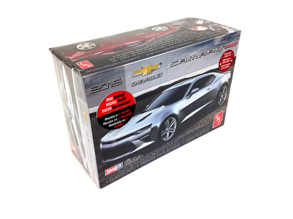 AMT 982 1/25 Snap Kit: 2016 Chevrolet Camaro SS (Garnet Red)