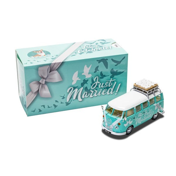 xCorgi CC02737 1/43 VW Camper: Just Married