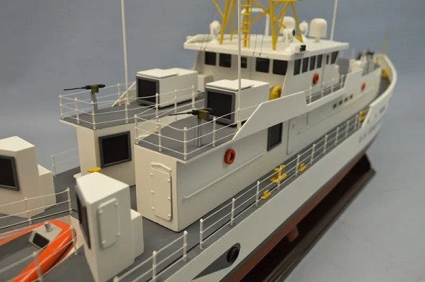 Dumas #1275 Boat Kit: 1/48 USCG Fast Response Cutter - RC Optional