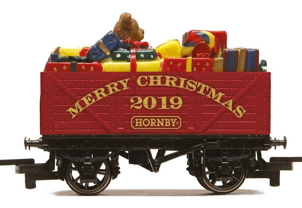 Hornby R6932 2019 Hornby Xmas Plank Wagon