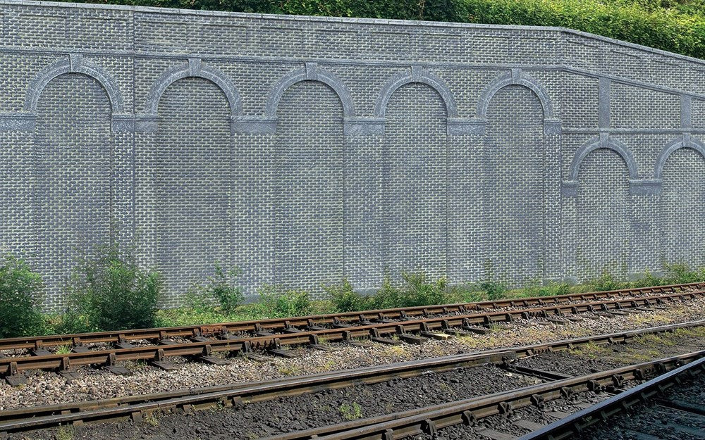 Hornby R7373 High Level Arched Retaining Walls x 2 (Engineers Blue Brick)