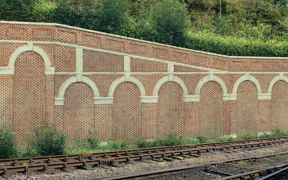 Hornby R7374 High Stepped Arched Retaining Walls x 2 (Red Brick)