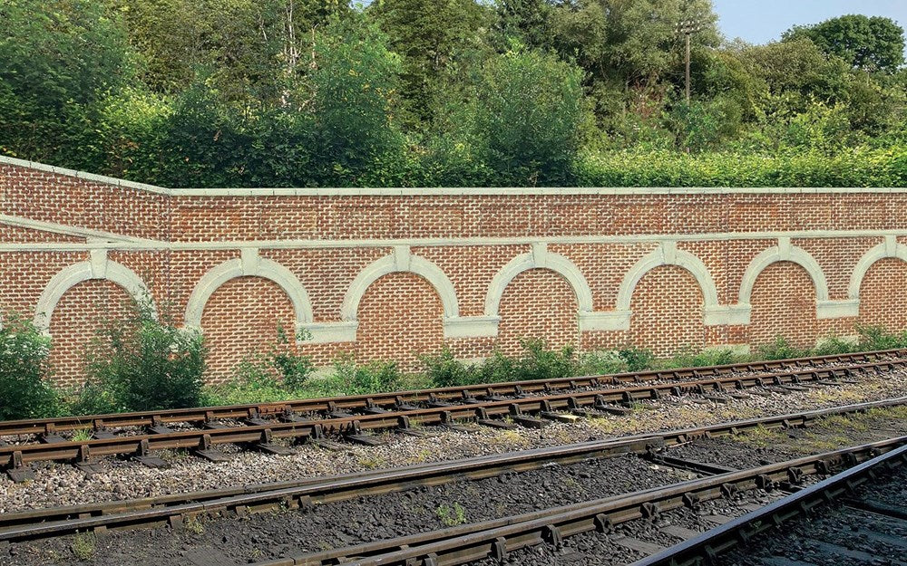 Hornby R7388 Low Level Arched Retaining Walls x2 (Red Brick)