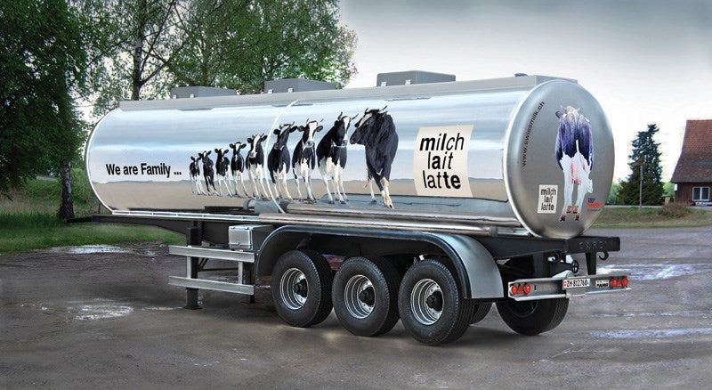 Italeri 1/24 3911 Milk Tanker "We Are Family"