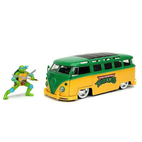 Jada 31786 1/24 1962 Volkswagen Bus w/Leonardo Figurine - Teenage Mutant Ninja Turtles