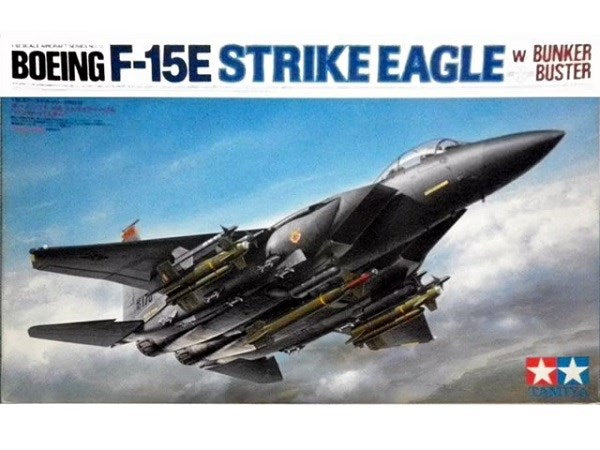 Tamiya 60312 1/32 Boeing F-15E Strike Eagle with GBU-28 "Bunker Buster"
