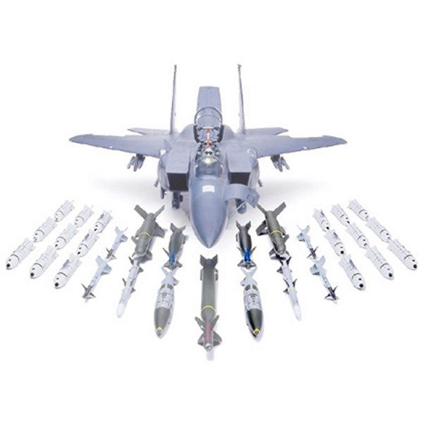 Tamiya 60312 1/32 Boeing F-15E Strike Eagle with GBU-28 "Bunker Buster"