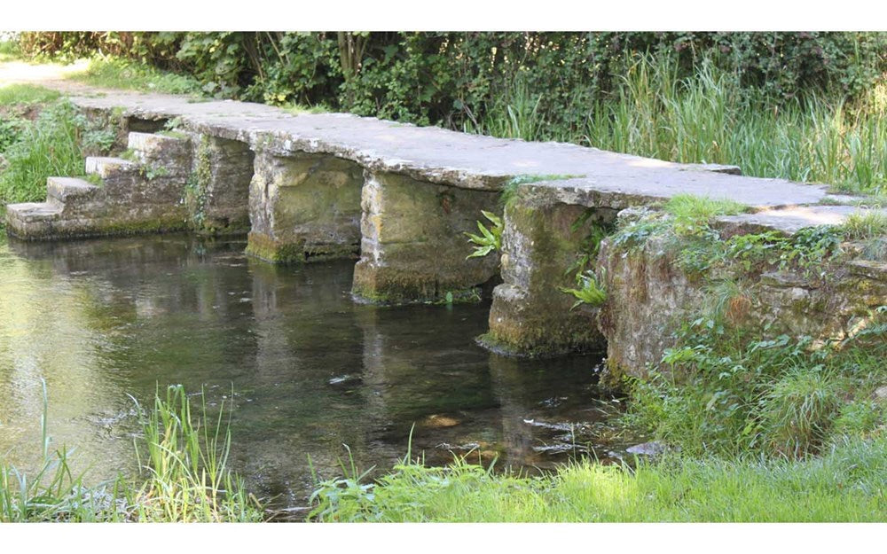 Hornby R7341 Stone footbridge (NEW)